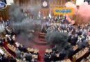 chaos | సెర్బియా పార్లమెంట్ లో ర‌ణ‌రంగం.. స్మోక్ బాంబుల‌తో రెచ్చిపోయిన విప‌క్షాలు