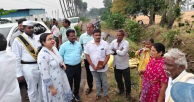 బాపట్ల జేసీ పొలం బాట