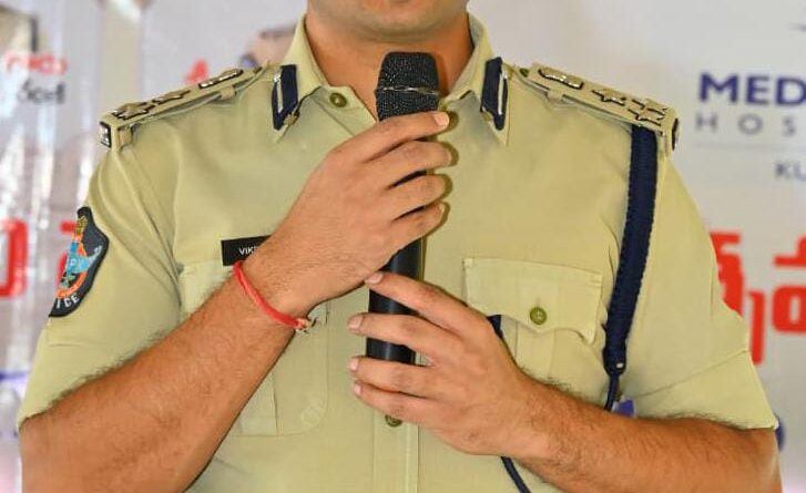 శ్రీశైలం వెళ్లే భక్తులు ఓవర్‌లోడ్ ప్రయాణాలు చేయవద్దు..