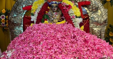 కనకదుర్గమ్మకు పుష్పార్చన వైభవం…