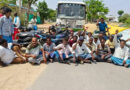 ధాన్యం తరలించాలని రోడ్డెక్కిన రైతులు..