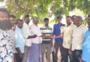 కొనుగోలు కేంద్రం కూలీకి ఆర్థిక సహాయం అందజేత