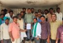 రైతులను మోసం చేస్తూ అధిక డబ్బులు వసూలు