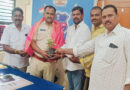 మర్యాద పూర్వకంగా ఎస్ఐని కలిసిన బిఆర్ఎస్ నాయకులు