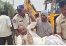 కారు బోల్తా.. త్రుటిలో తప్పిన ప్రాణాపాయం