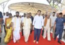 కనకదుర్గమ్మను దర్శించుకున్న మంత్రి లోకేష్..
