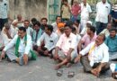 మార్కెట్ యార్డు గేటుకు తాళం వేసి నిరసన