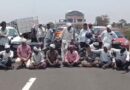 తూకం ఆలస్యంతో రైతుల నిరసన.. జాతీయ రహదారిపై ఆందోళన