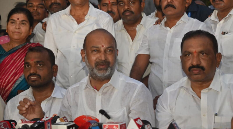 ధాన్యం కొనుగోలు పైసలన్నీ కేంద్రానివే.. రాష్ట్ర ప్రభుత్వానిది మధ్యవర్తి పాత్ర