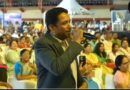 గీతామాధురితో కలిసి పాట పాడిన కలెక్టర్ లక్ష్మీశ..