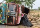 దండేపల్లిలో మక్కల లారీ బోల్తా..