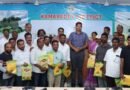 జర్నలిస్టులకు రెయిన్‌కోట్లు పంపిణీ…