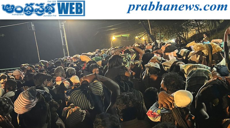 భక్తులతో కిక్కిరిసిన శబరిమల..
