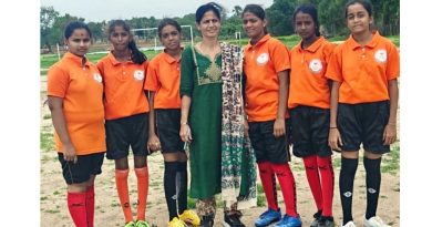 ఫుట్‌బాల్ రాష్ట్రస్థాయి పోటీలకు దండు మల్కాపురం విద్యార్థినుల ఎంపిక